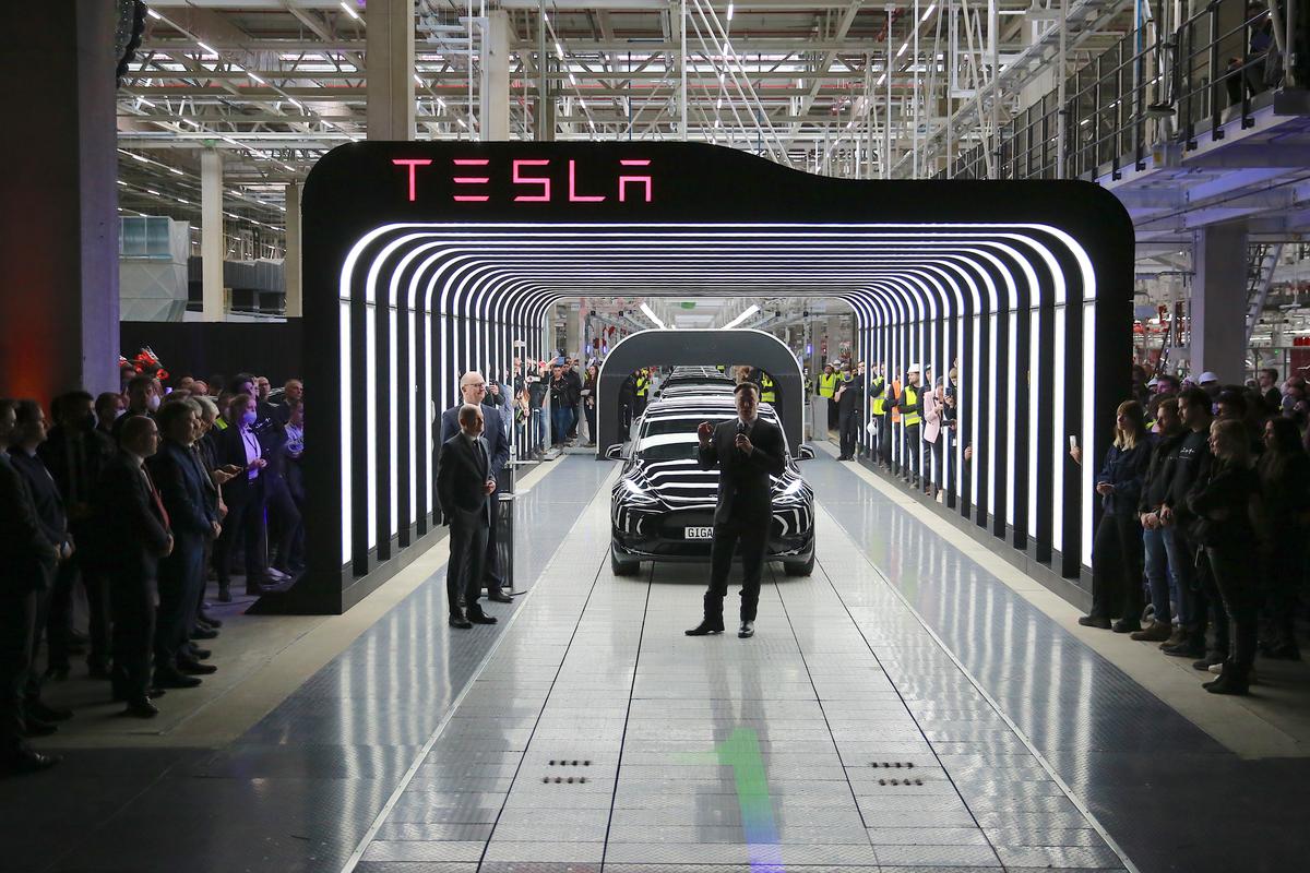 Tesla Posts Record Profit Despite Slashing Prices Amid Waning Demand