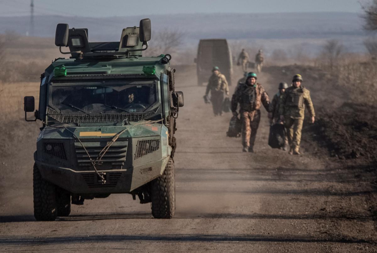 Under Mounting Pressure in Donetsk, Kyiv Hails Western Tank Pledges