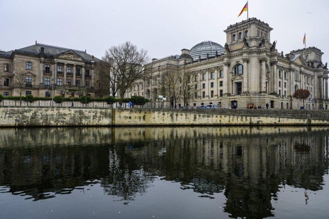 Germany Charges 5 With Plot to Kidnap Minister, Overthrow Government