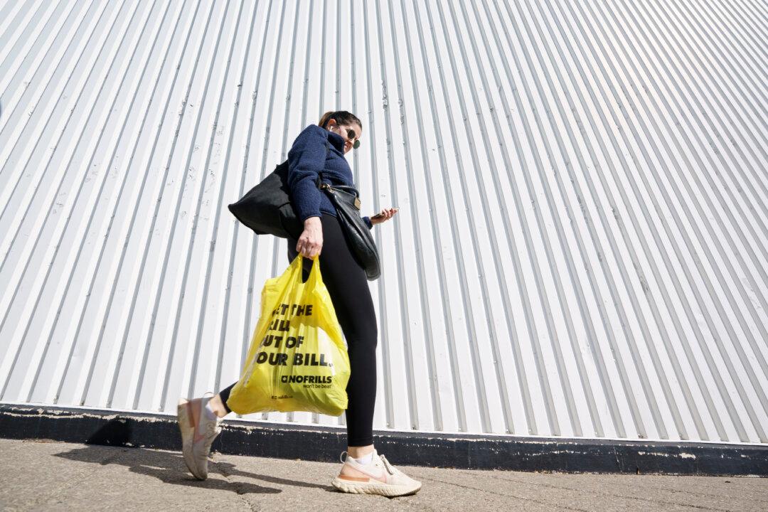 Nearly One-Quarter of Canadians Say They’re ‘Completely Out of Money’ Amid Inflation and Rising Costs: Poll