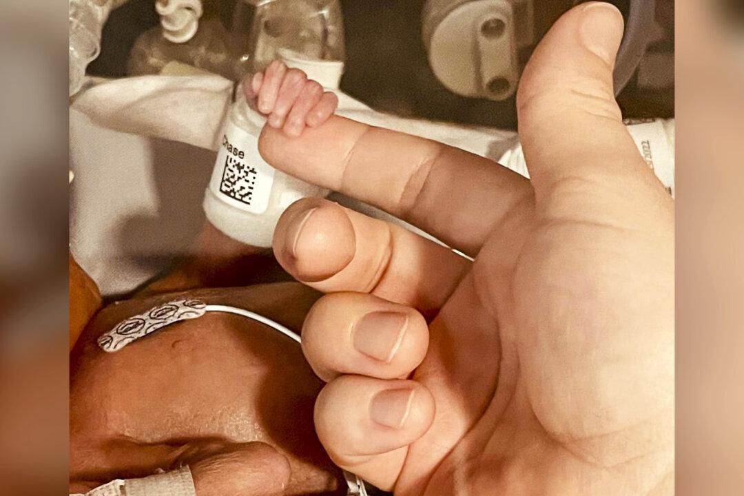 Preemie Who Died at 21 Days Old ‘Saved’ His Twin and Mom After Pushing to Be Delivered Early