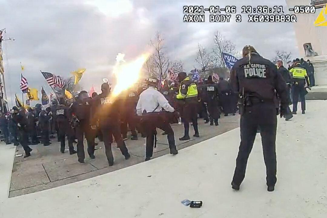 Use of Grenades, Projectiles, Tear Gas on Jan. 6 Only Enraged Crowd: Police Officer