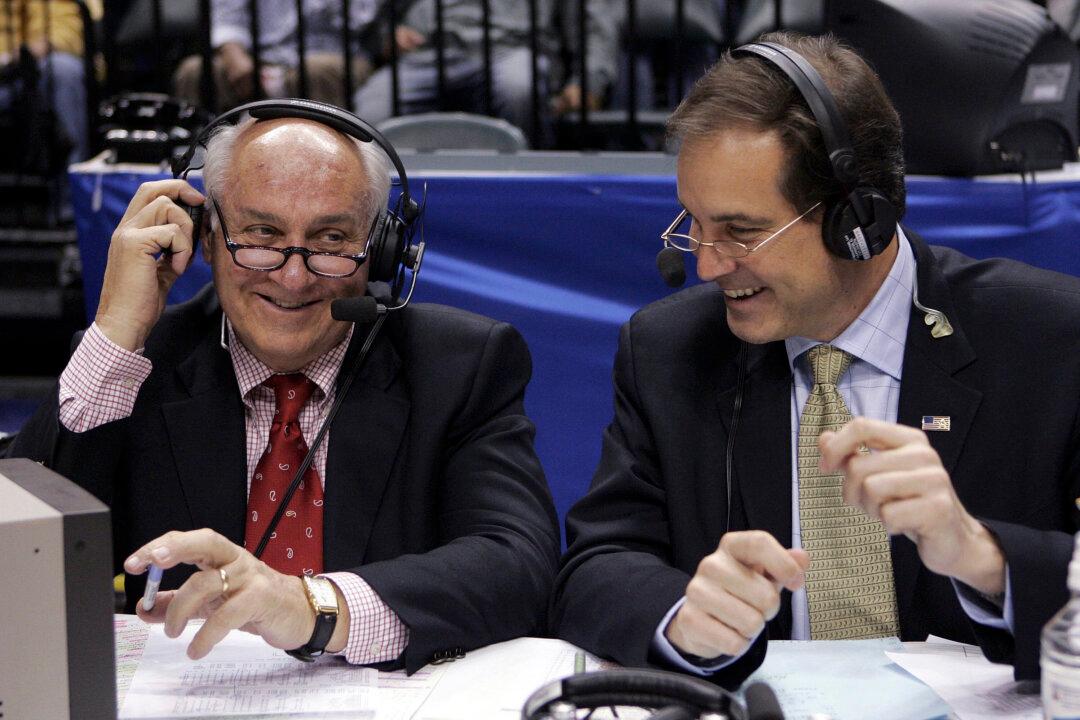 College Basketball Broadcaster Billy Packer Dies at 82