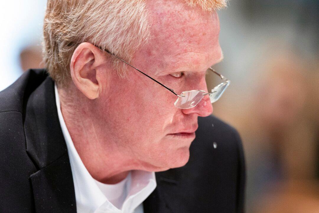 First Officer: Alex Murdaugh Didn’t Cry Over Dead Wife and Son