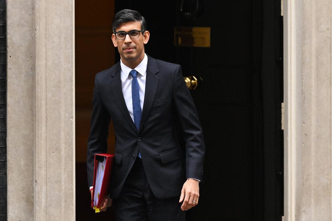 UK PM Sunak Refuses to Sack Tory Chairman Zahawi as Probe Into Tax Row Continues