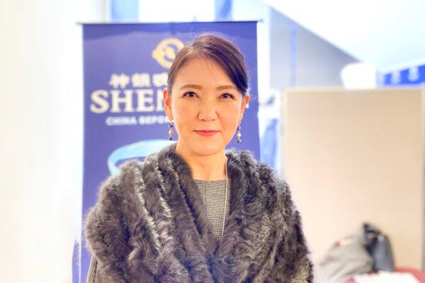 Ms. Hori Sachiko, a glass artist, attends Shen Yun Performing Arts at the Aichi Prefectural Art Theater in Nagoya, Japan, on Jan. 29, 2023. (Wang Wenliang/The Epoch Times)