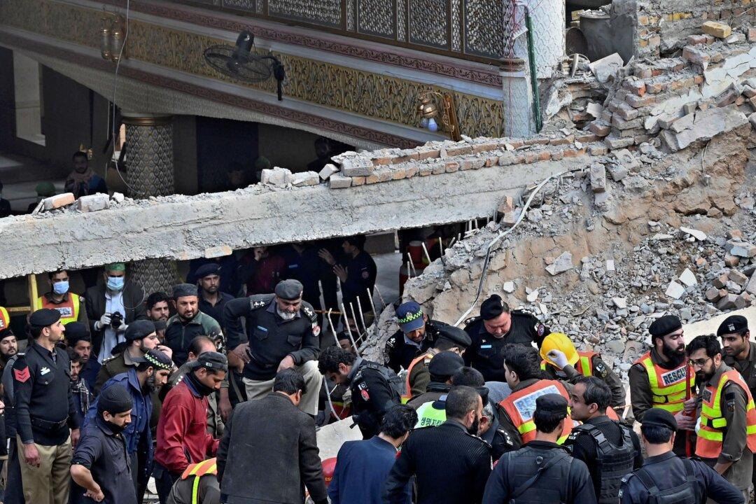 Pakistani Taliban Denies Involvement in Mosque Bombing That Killed 95 People