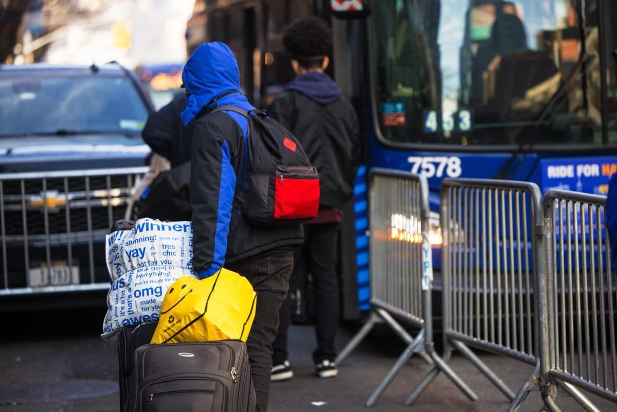 NYC Mayor Issues Order Cracking Down on ‘Rogue’ Buses from Southern Border