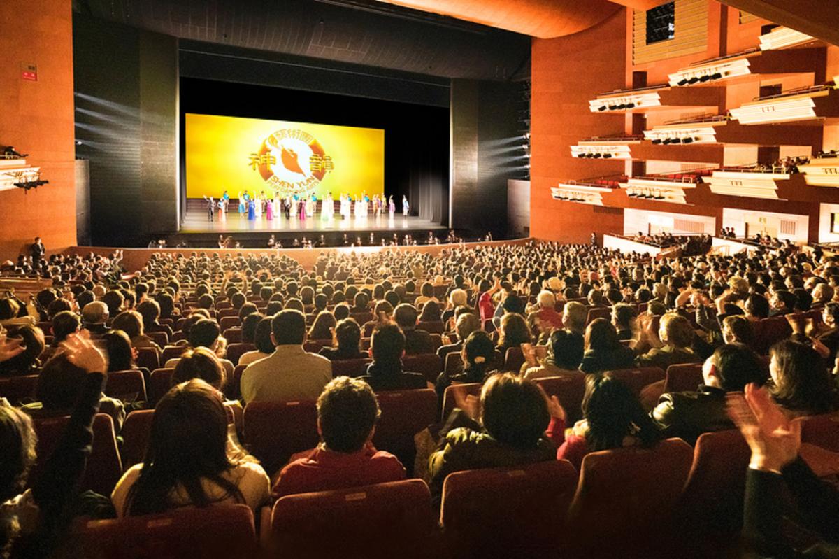 Shen Yun Delights Audience in Miami