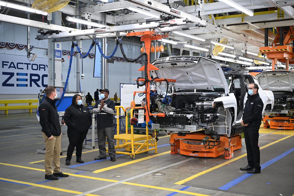 US Manufacturing Index Sank in January, Feeding Recession Risk