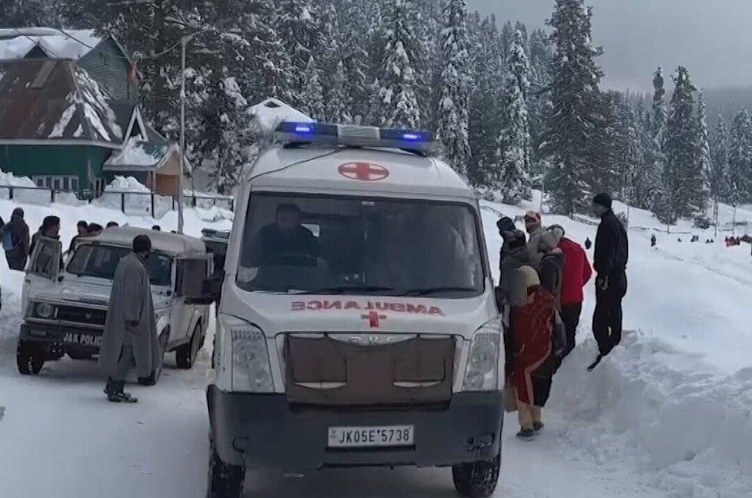Kashmir Avalanche Kills 2 Polish Skiers; 21 People Rescued