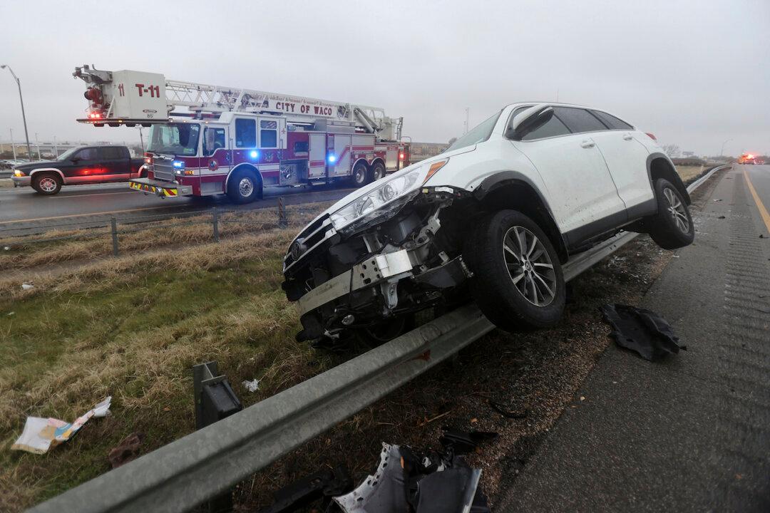 At Least 3 Dead, Thousands of Flights Disrupted Amid Ongoing Winter Storms Across US