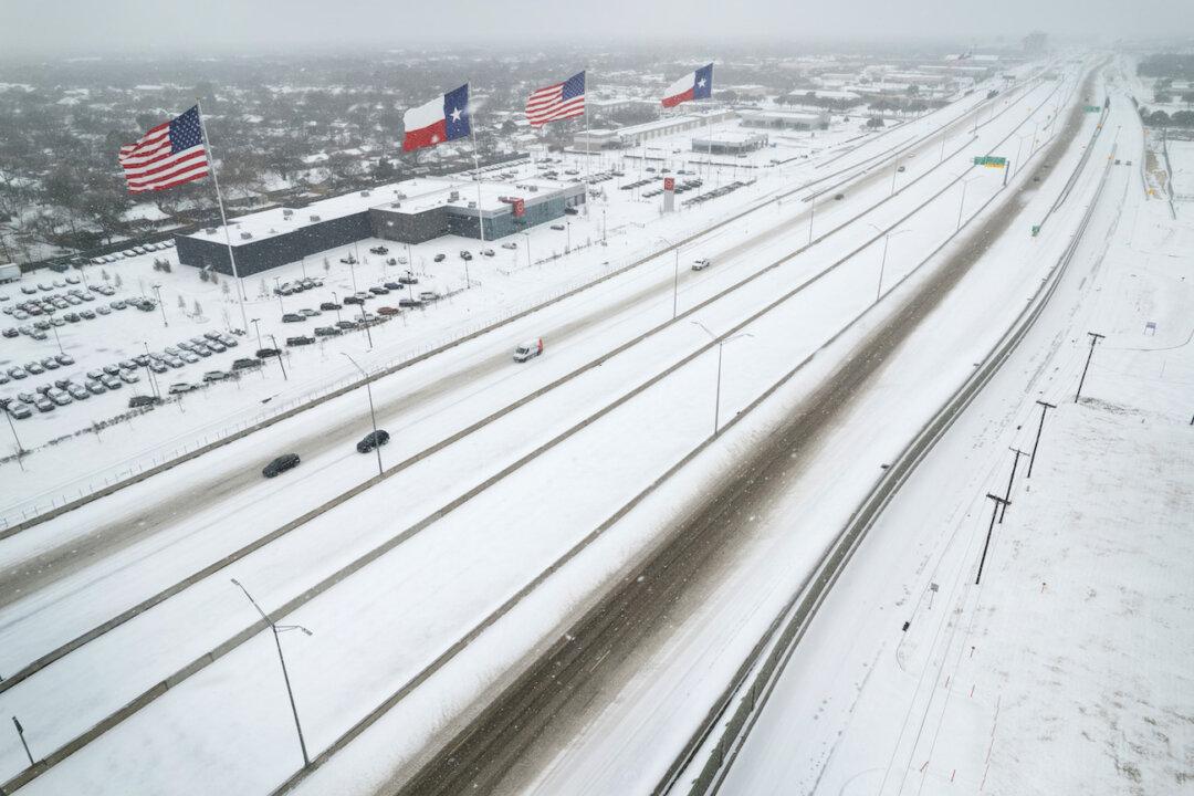 Deadly Ice Storm Wreaks Havoc Across Texas, Arkansas, and Tennessee