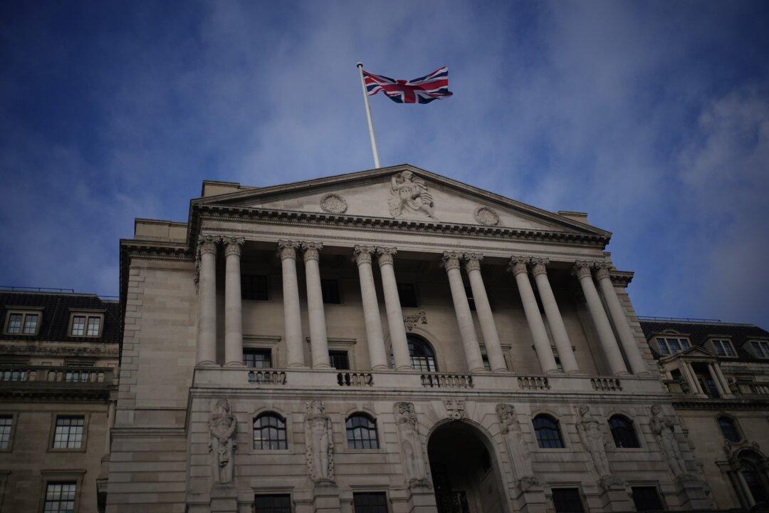 Bank of England’s Net Zero Focus Raises Concerns Over Inflation-Fighting Capability, Warn Lords