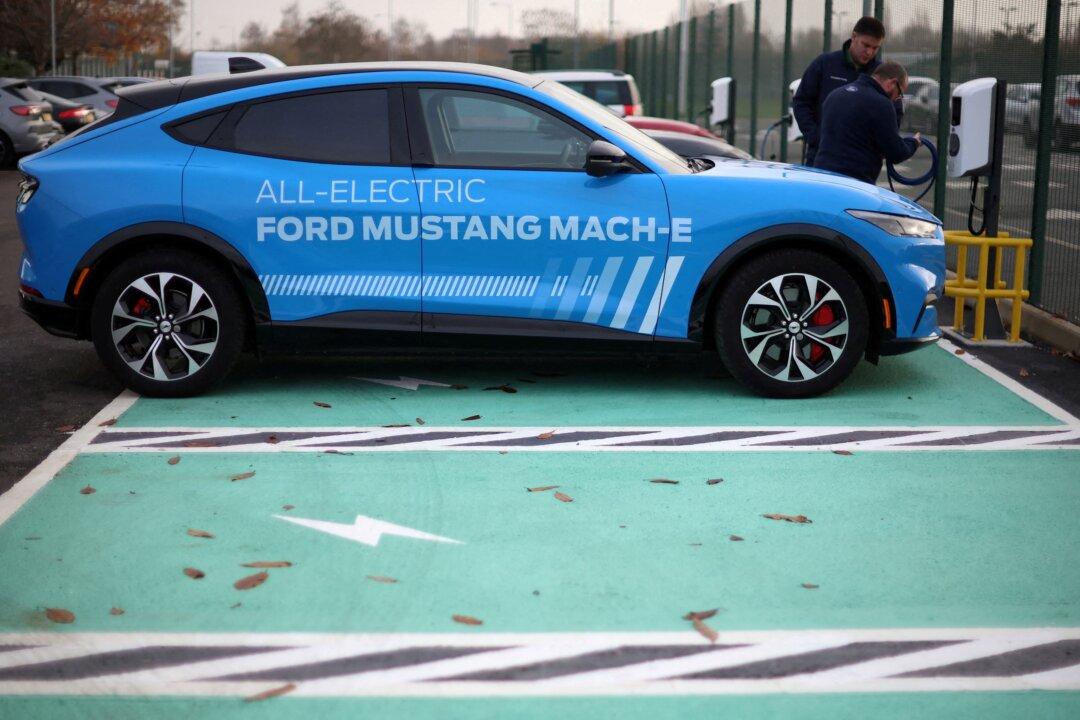 Ford Posts Lower Profit, Issues Downbeat Outlook; Shares Drop