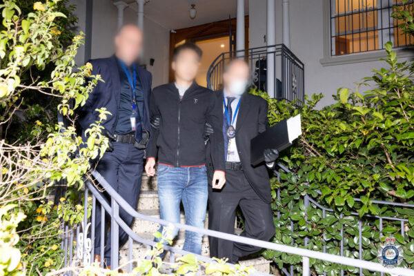 AFP officers arrest a man in Vaucluse as part of the Operation Avarus-Midas investigation. (Supplied)
