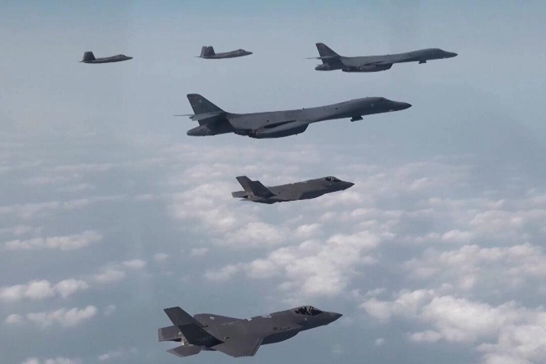 US F-22 Fighter Jets Deployed to Middle East Amid Russian Aircraft Activity