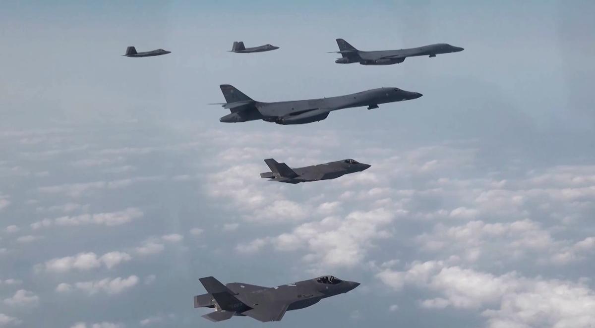 US F-22 Fighter Jets Deployed to Middle East Amid Russian Aircraft Activity