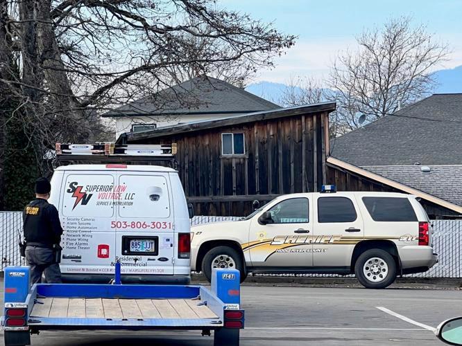 Suspect in Standoff With Oregon Police, Most Lockdowns Ended