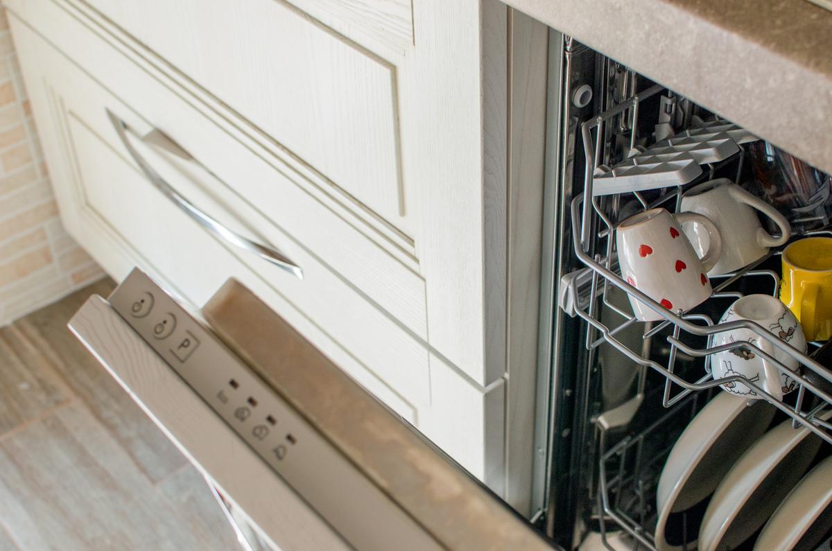 Here’s How to Choose the Dishwasher and Fridge That Are Right for Your Kitchen