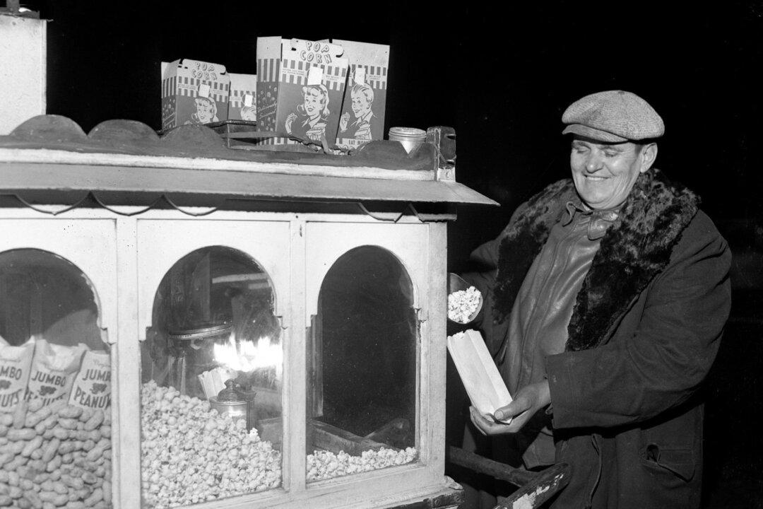 Chicago’s Love Affair With Popcorn Goes Back 150 Years, From Cracker Jack to Garrett Mix