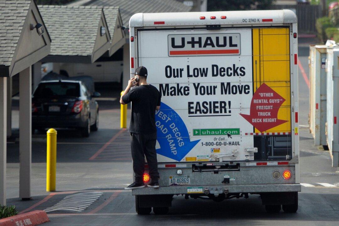 Another Year of Net Migration Loss for California, New Data Show