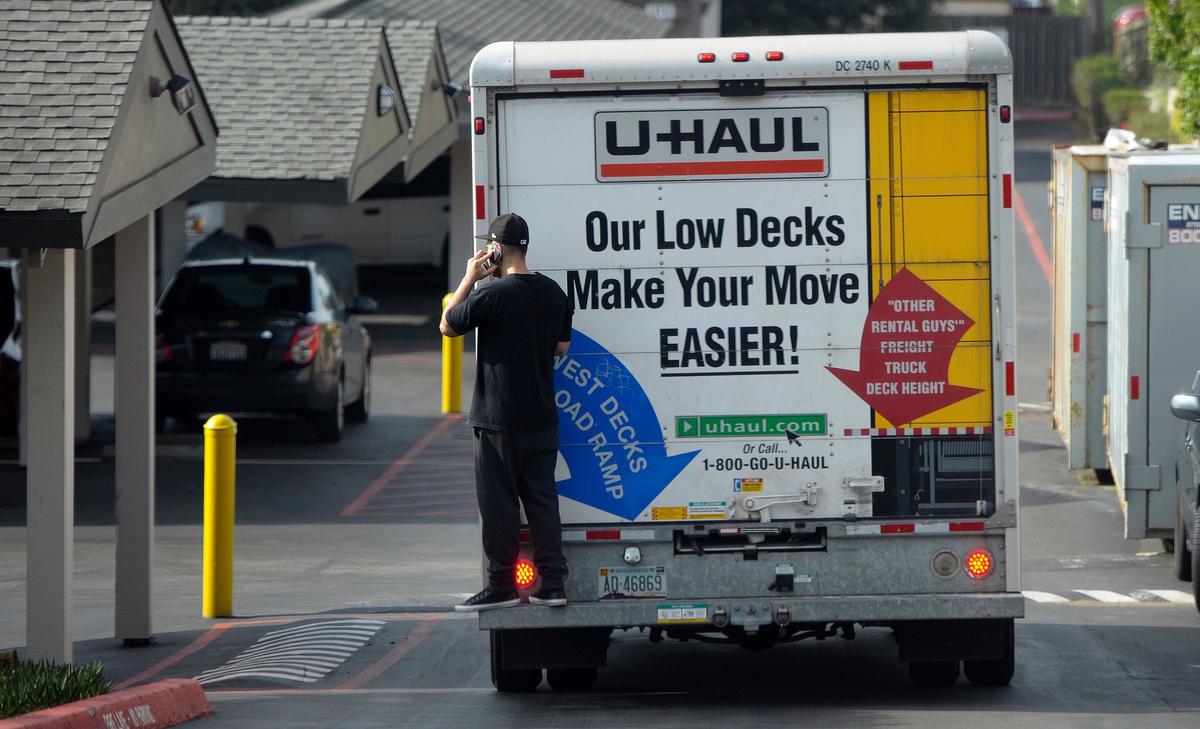Another Year of Net Migration Loss for California, New Data Show
