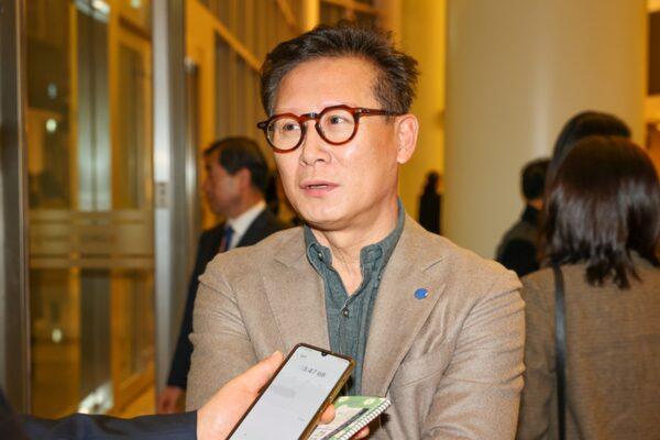Mr. Shin Seong-min, the president of HANJIN Electric Device Co., attends Shen Yun Performing Arts at the Sohyang Theatre in Busan, South Korea, on Feb. 3, 2023. (Kim Guk-hwan/The Epoch Times)