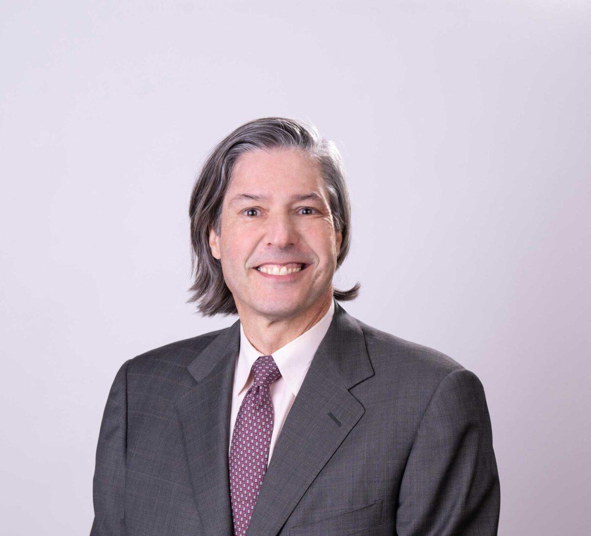 Dr. Jeffrey Yager (Larry Dye)