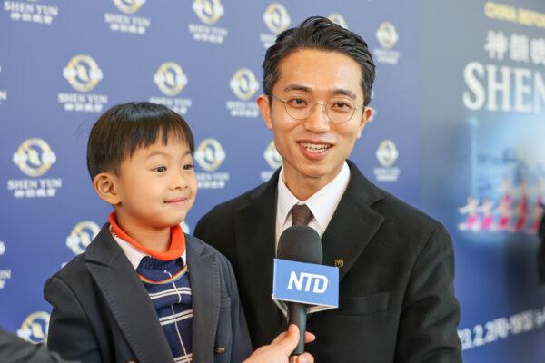 Mr. Ha Jin-woong, a transportation business owner, and his son attend Shen Yun Performing Arts at the Sohyang Theatre in Busan, South Korea, on Feb. 4, 2023. (Kim Guk-hwan/The Epoch Times)