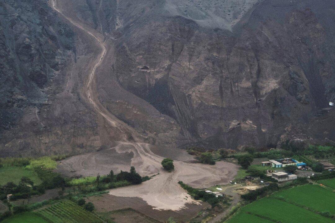 At Least 8 Dead in Southern Peru Landslide, More Missing