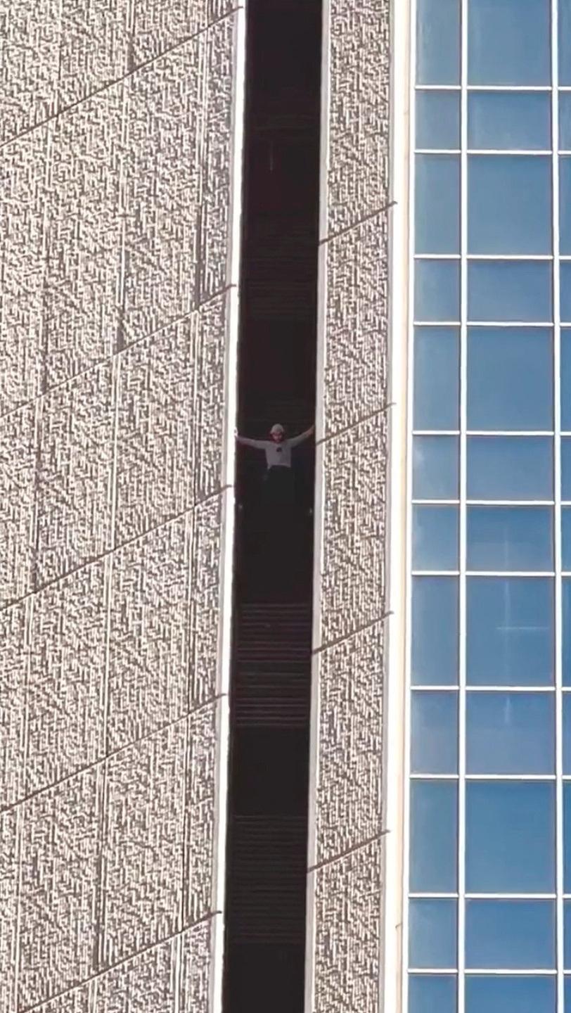 Maison Deschamps climbs Chase Tower in Phoenix on Feb. 7, 2023 in a still image taken from social media video. (Jim Wyatt via Reuters)