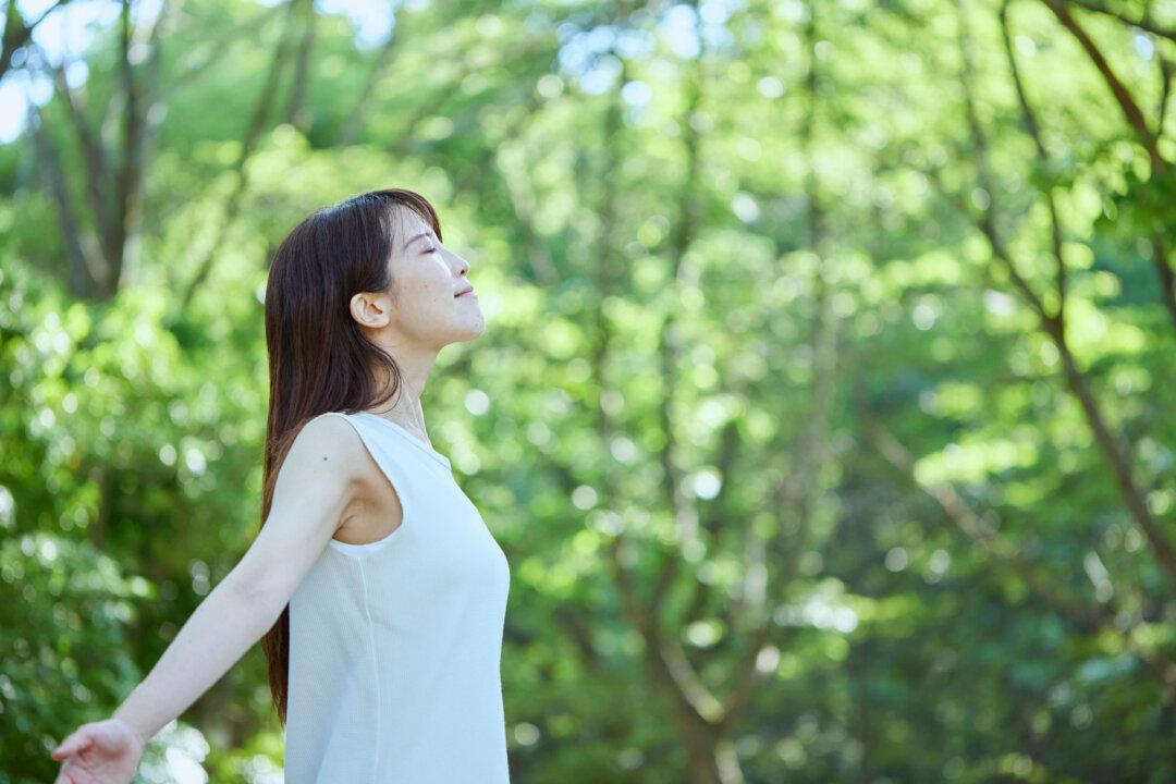 Nature Is Free Medicine for Many Chronic Diseases, 1 Way Enhances Healing Effects