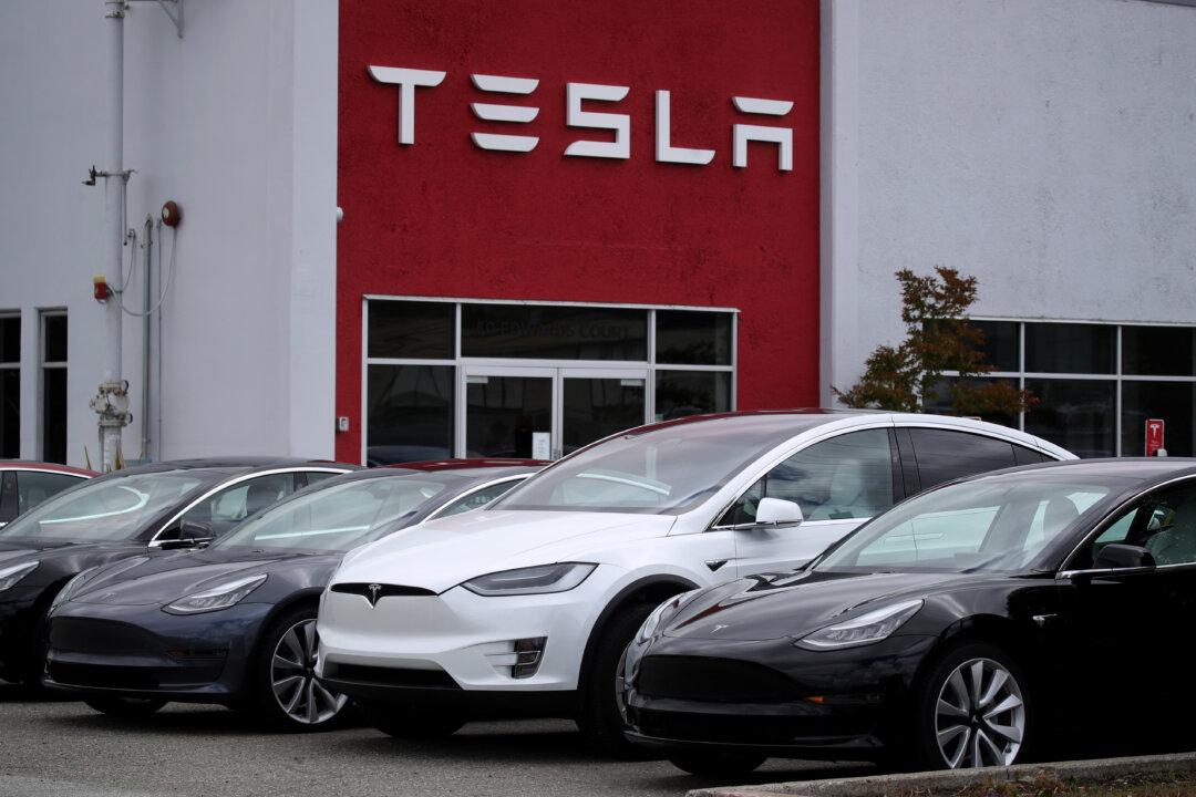Auto Executives Losing Confidence in EV Profitability Amid ‘Sobering’ Demand: KPMG Report