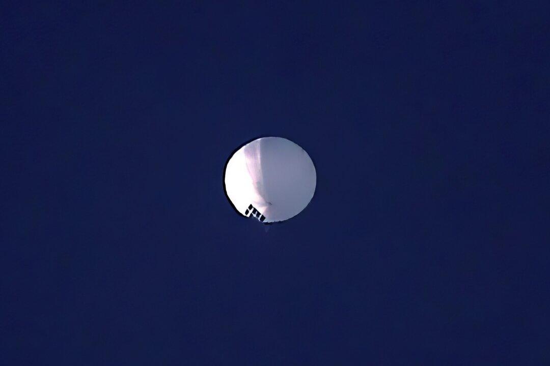 White Balloon Spotted Flying Near Hawaii