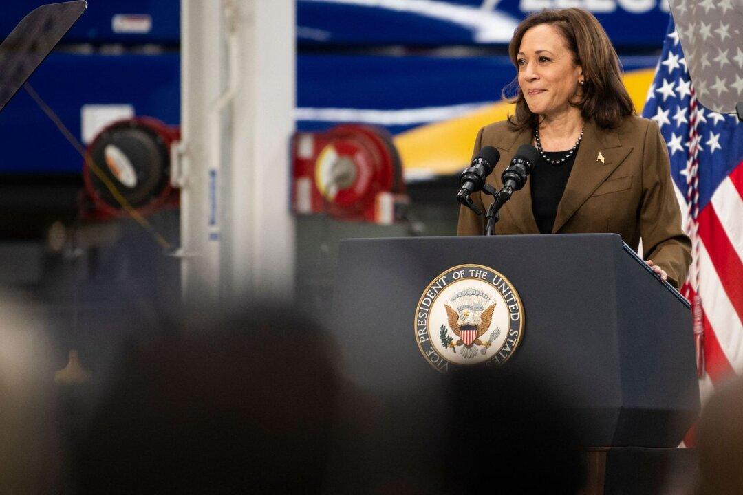 Harris Visits Minnesota Electric Bus Plant to Tout Biden’s Commitment to Clean Energy