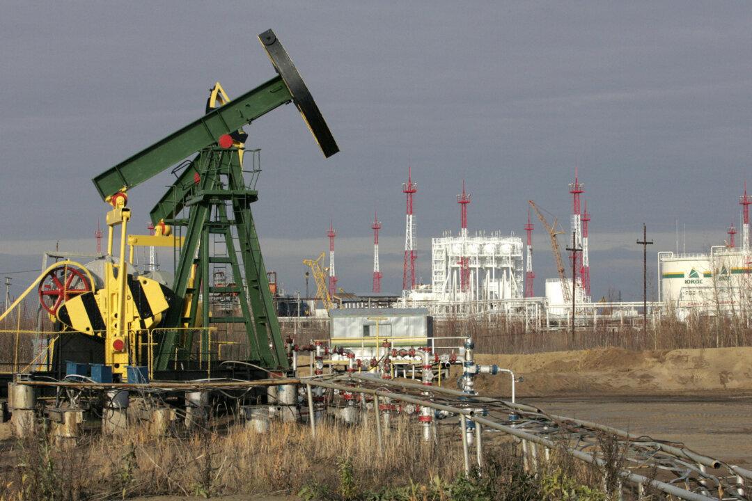 Russia to Cut Oil Production in Response to Western Sanctions