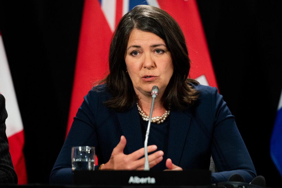 Alberta Begins Health System Reform Despite ‘Disappointment’ With Federal Funding Plan: Smith