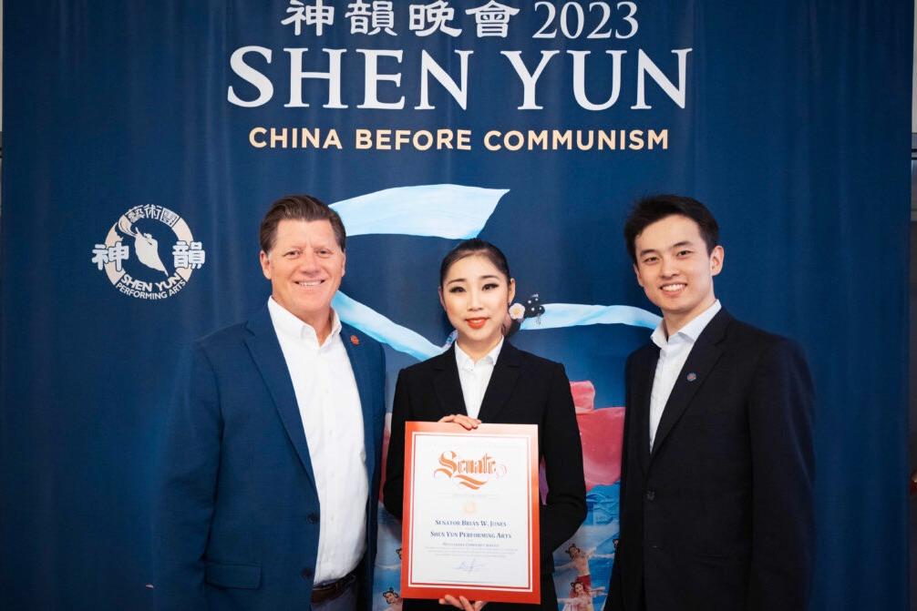 State Senator Impressed With the Message of Freedom of Expression in Shen Yun