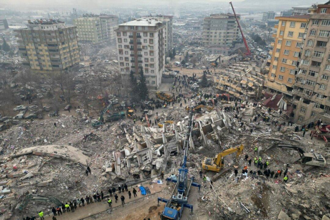 Three Australians Feared Dead in Earthquake