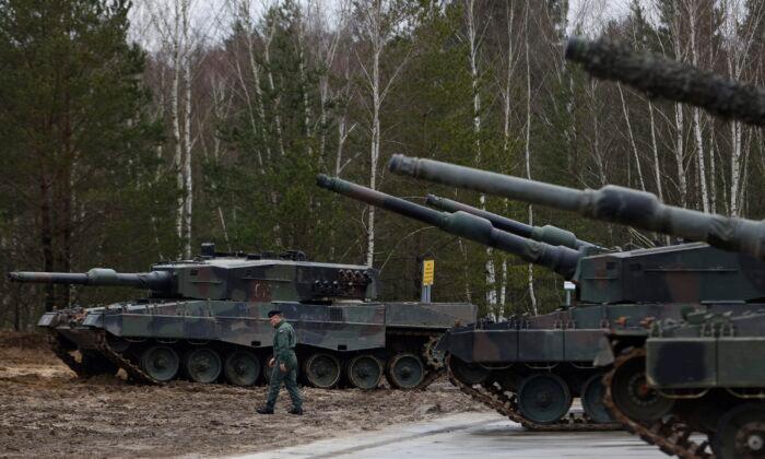 Polish Officials Observe Training of Ukrainians on New Tanks
