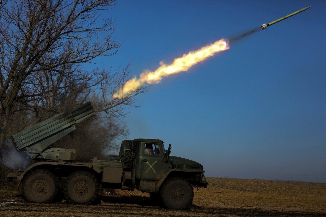 Russian Forces Bombard Ukraine’s Bakhmut as Ukrainian Forces Brace for Assault
