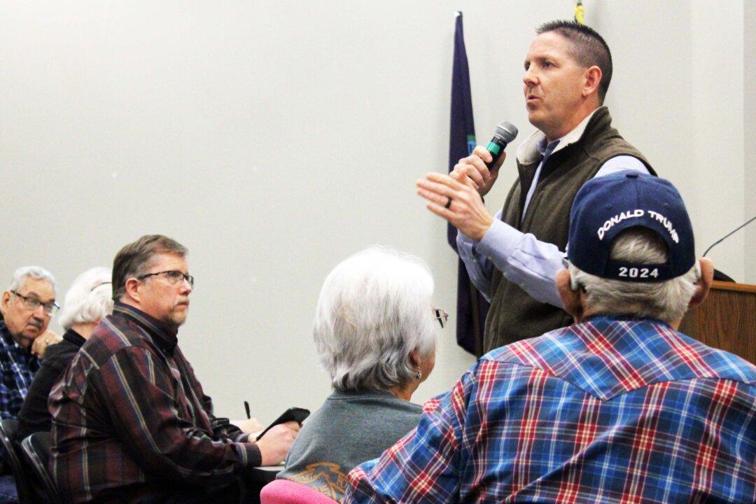 Oklahoma Rep. Brecheen Holds 4 Town Halls on Key Issues