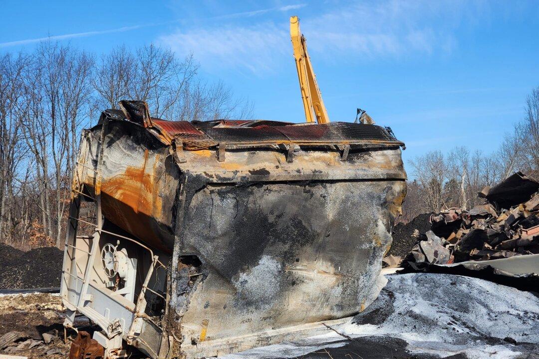 Locals in Ohio Train Derailment Area Worry About Health, Environmental Effects