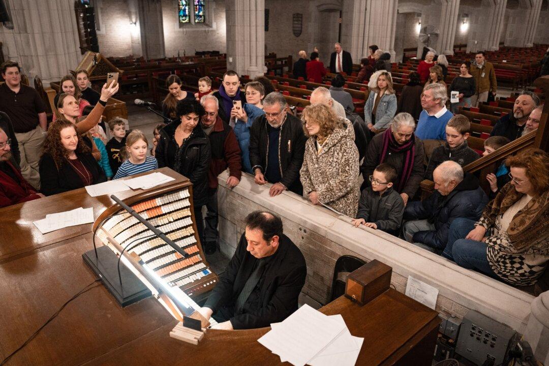 PHOTOS: Italian Organist Uplifts Audience at Chapel in New York