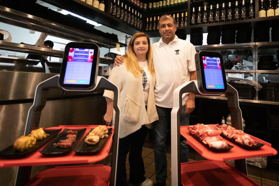 Tustin Restaurant Uses Robot Waiters, One of First in California