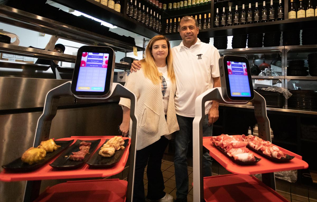 Tustin Restaurant Uses Robot Waiters, One of First in California