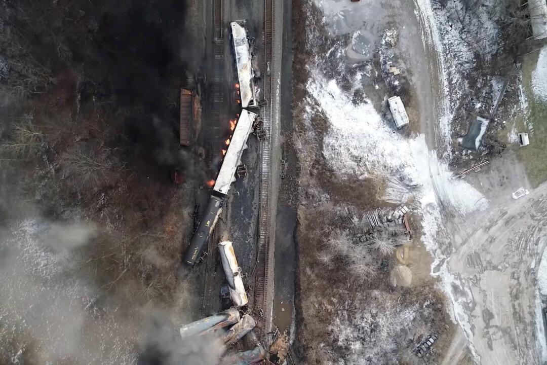 Locals in Ohio Train Derailment Area Advised to Drink Bottled Water