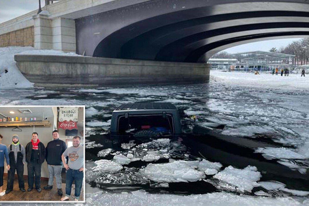 Iowa Teen Sees Jeep Break Through Ice on Lake, Teams Up With 4 Strangers to Save 83-Year-Old Driver and Dog