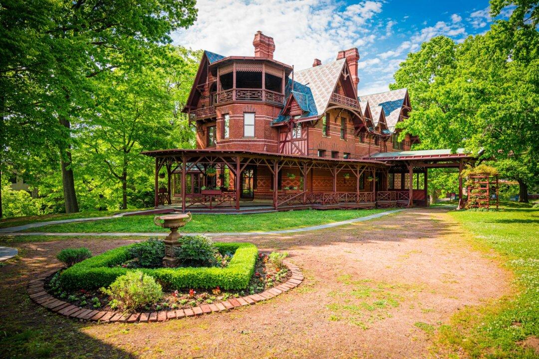 Mark Twain House: A Grand Home for an American Writer
